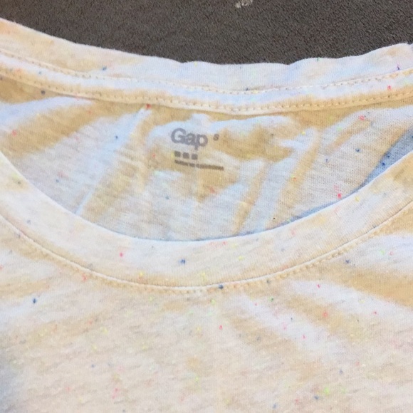 GAP Tee - Picture 3 of 3
